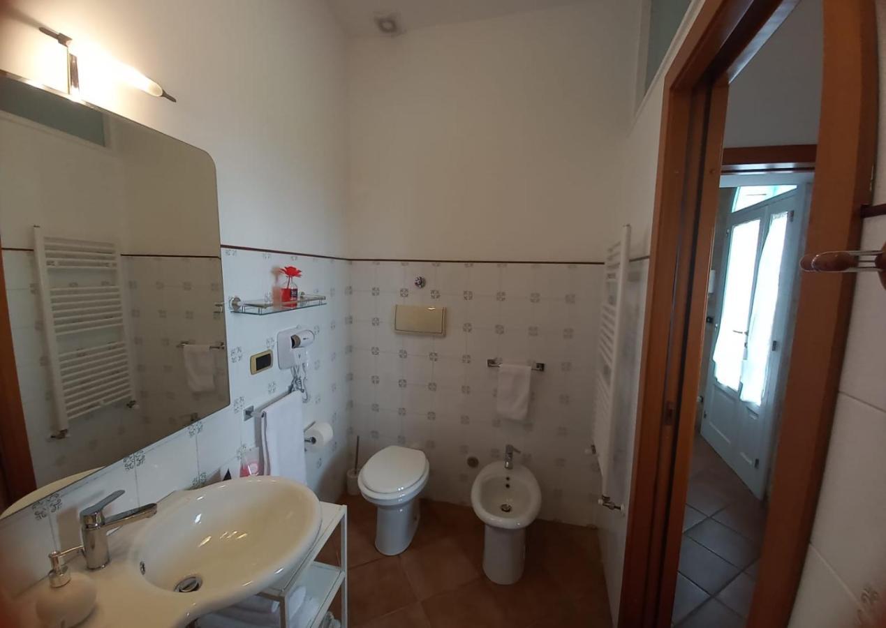 Villino Tronchetto Bianco Bed & Breakfast Мола ди Бари Екстериор снимка